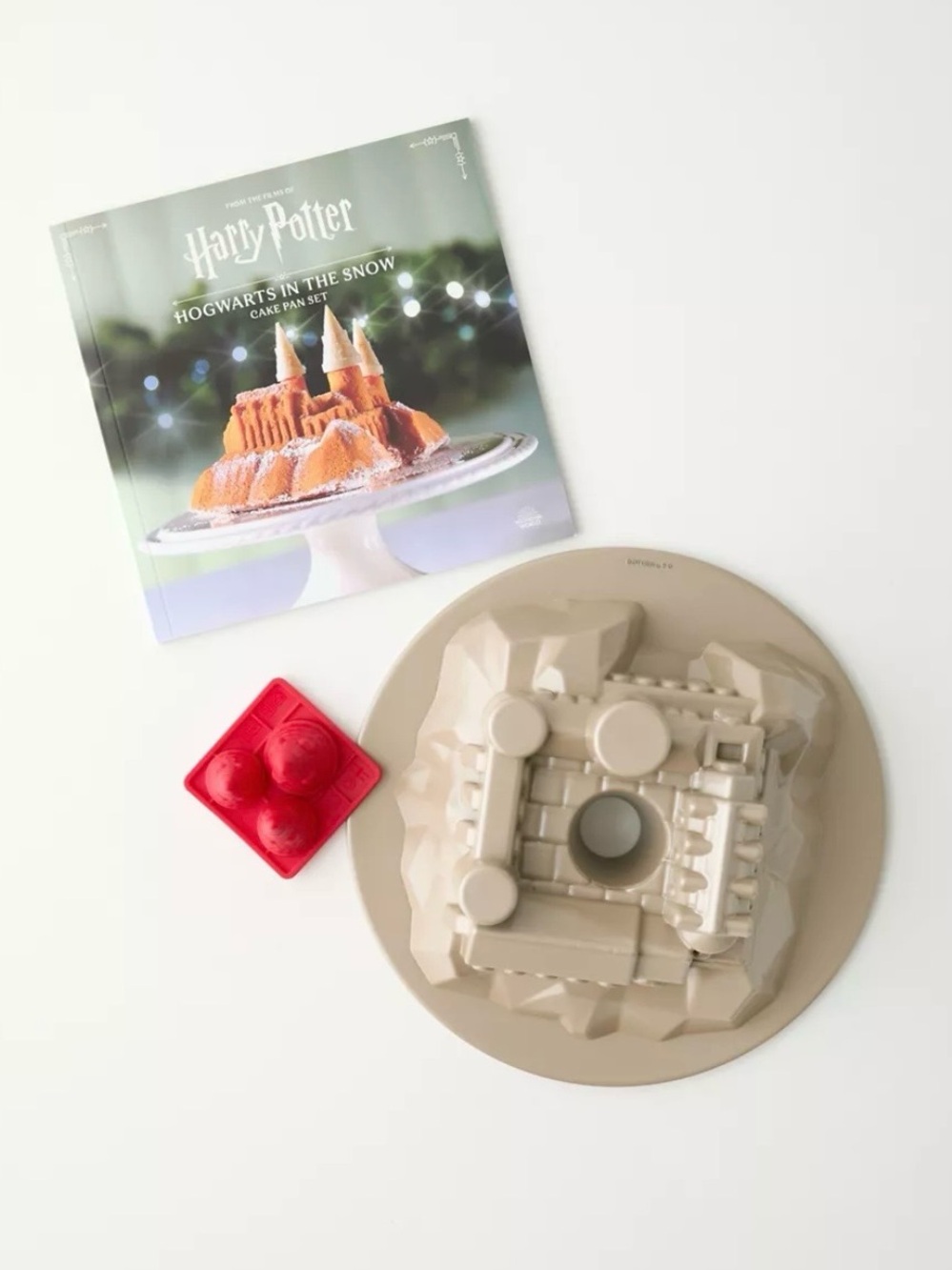 NWOT Harry Potter Cake Pan Set
